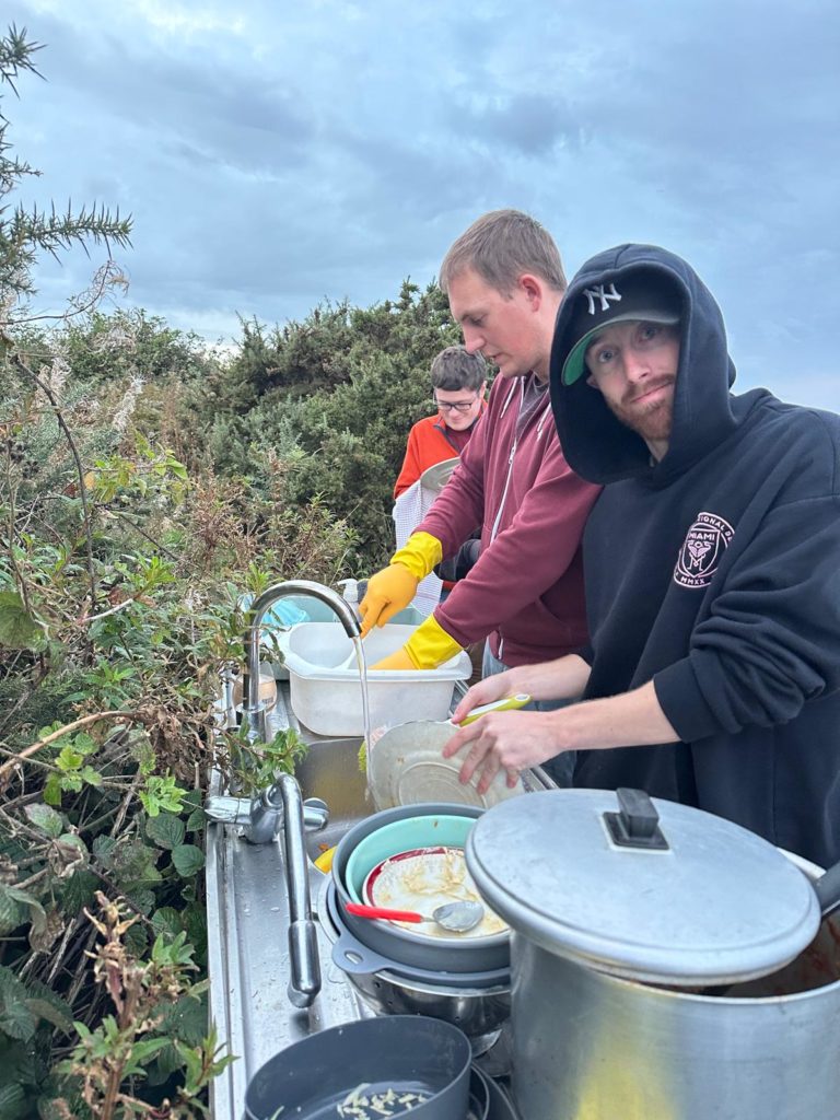 3 men washing up